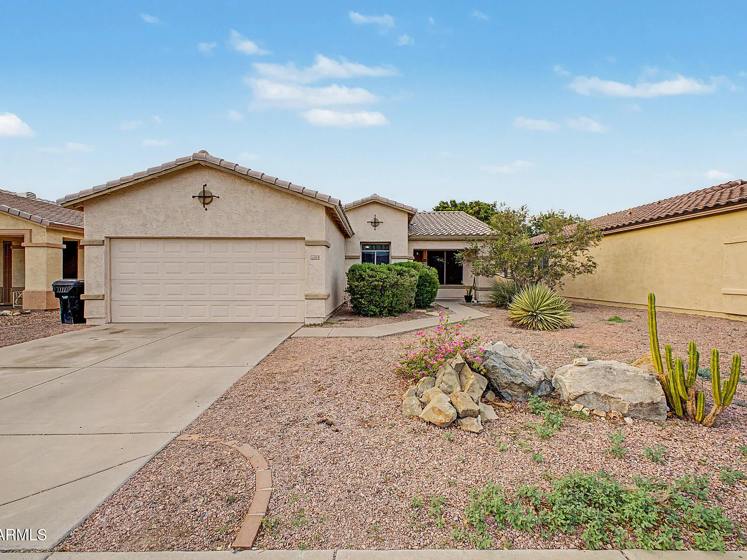 3 bed, 2.0 bath, 1400 sqft, $2,149 — Photo 2
