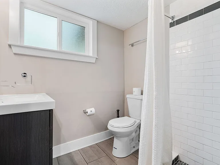 3395 E Larchmont Dr — Photo 39