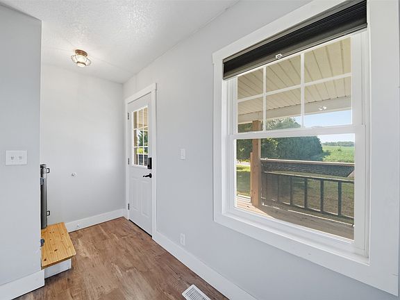 3rd image of 667 Perry St