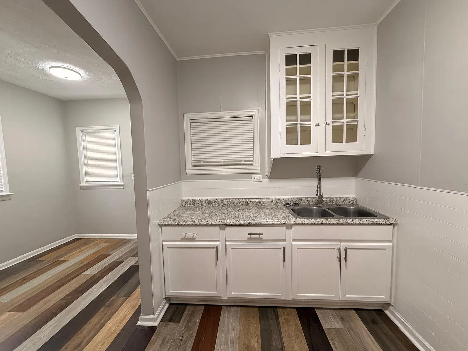 2 bed, 1295 sqft, $1,000 — Photo 4