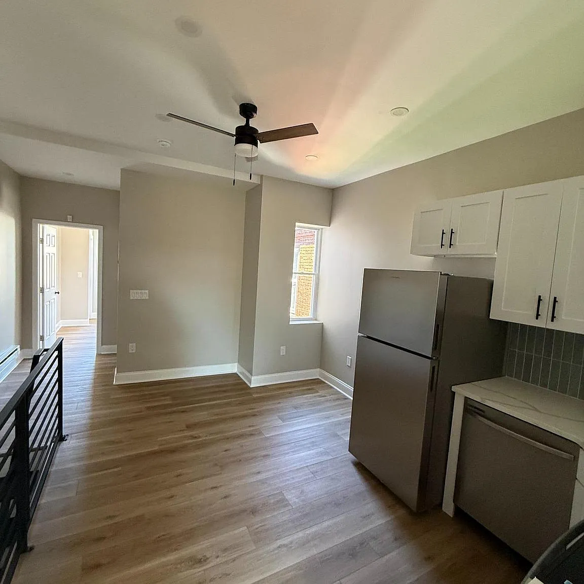 2 bed, 1.0 bath, 1190 sqft, $1,150 — Photo 2