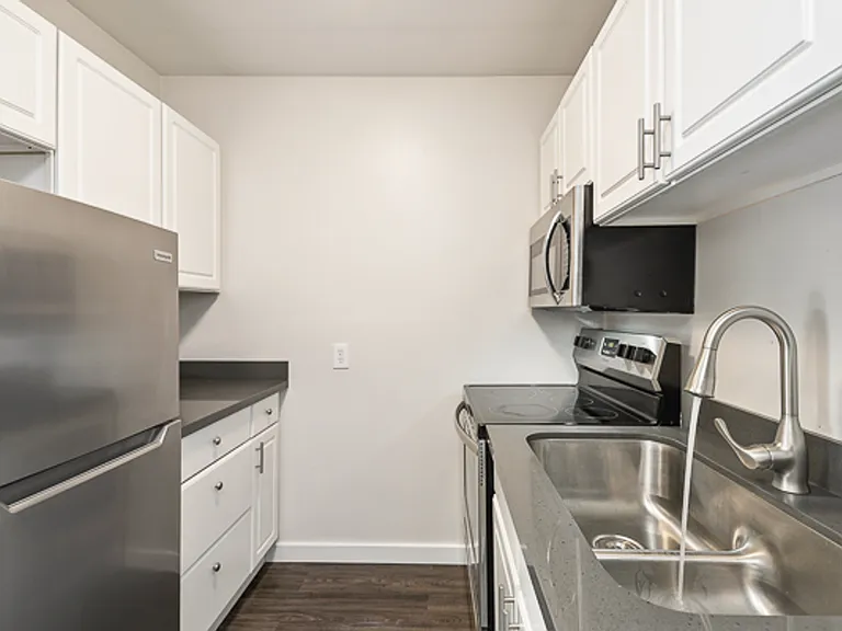 Aloha House Apartments — Photo 14