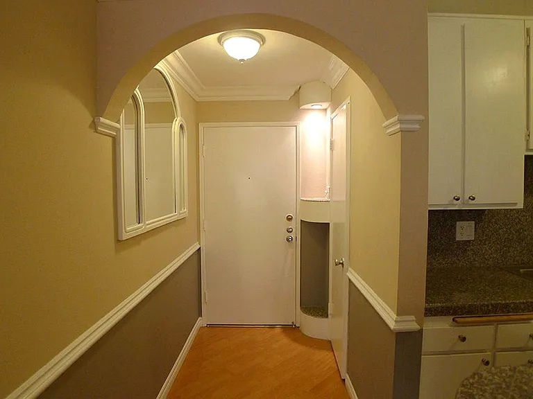 Alhambra @ Studio City Apts. — Photo 17