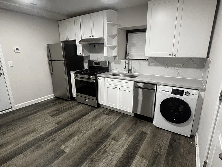 1328 W 18th Pl — Photo 3
