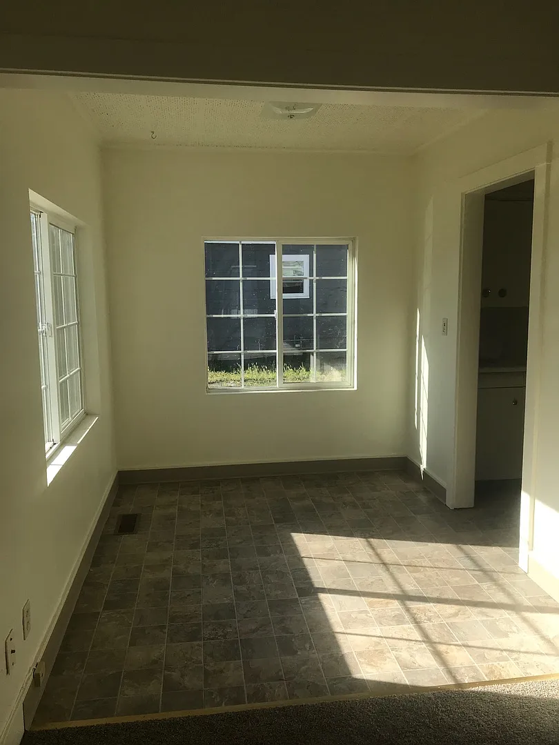 2 bedroom 1 Bath — Photo 4