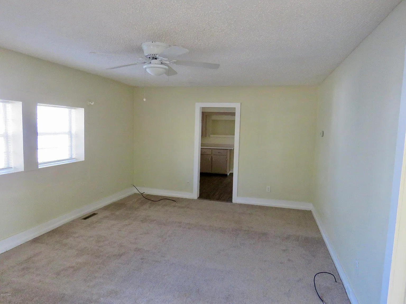 2 bed, 1.0 bath, 952 sqft, $950 — Photo 3
