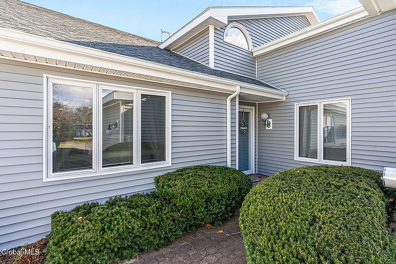 3rd image of 43 Westwood Drive