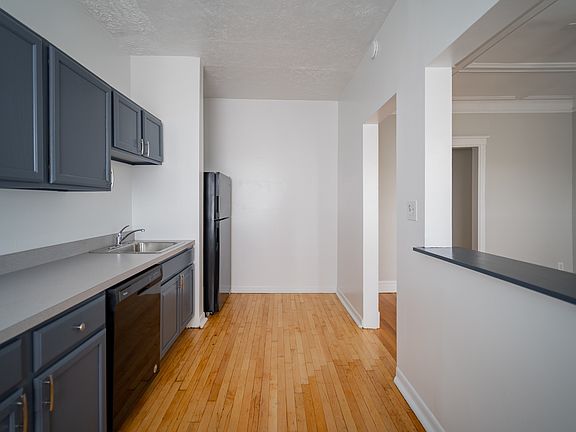 5th image of 647 W Buckingham Pl #3