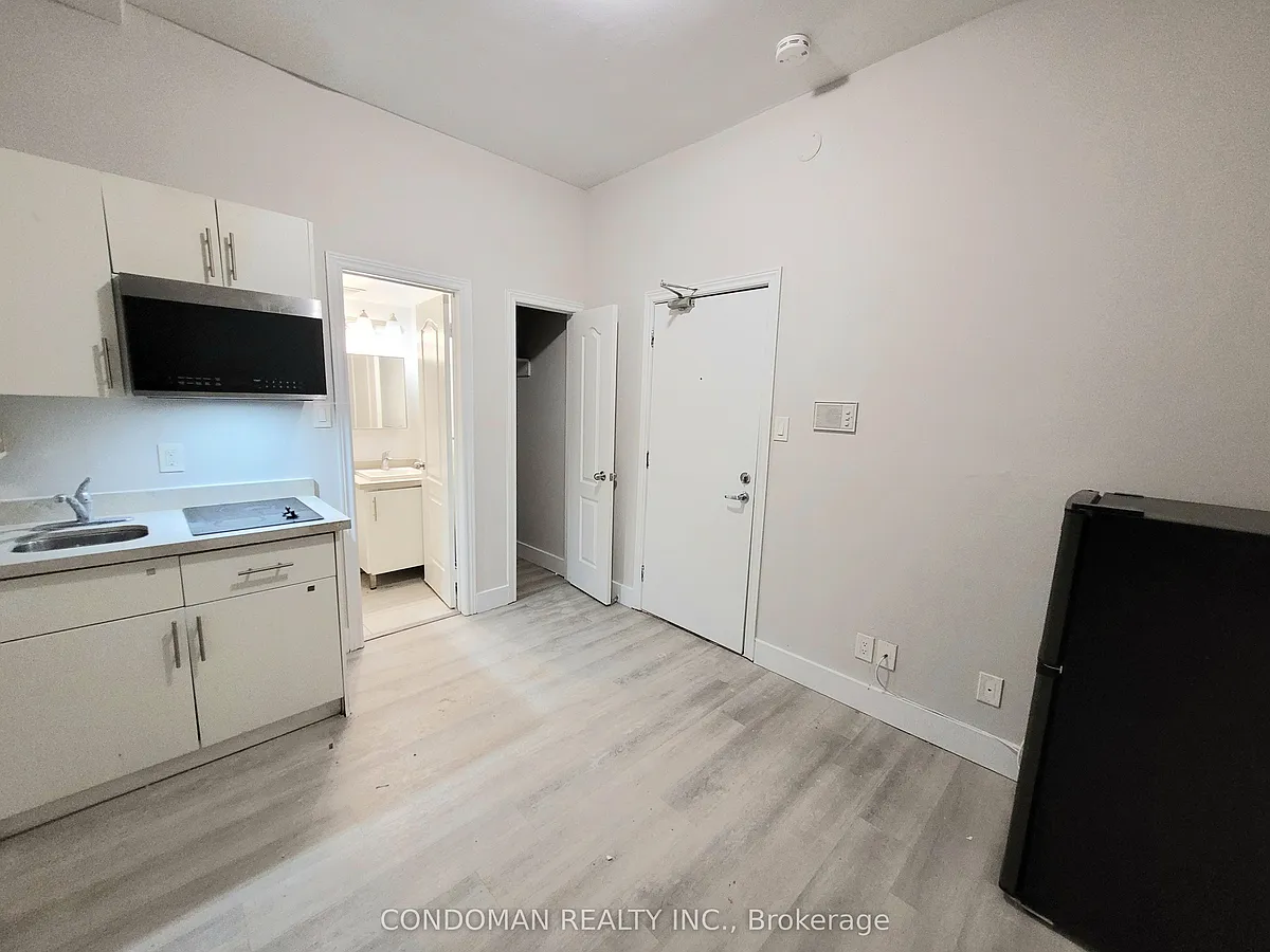 Building Photo - 1371 King St W #204