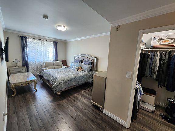 3rd image of 13941 Sherman Way Unit 207