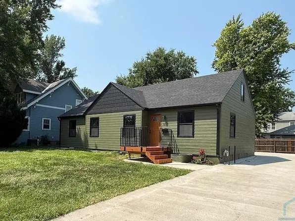 323 Linden Ave, Vermillion, SD 57069
