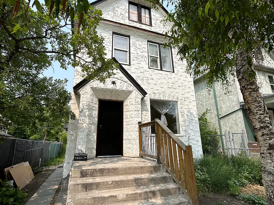 271.5 Selkirk Ave #A