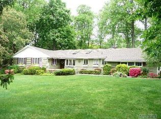 7 Cottonwood Dr, Dix Hills, NY 11746