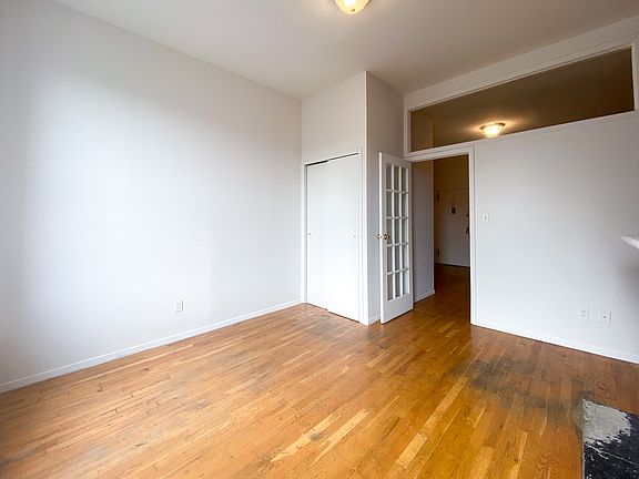 3rd image of 215 E 5th St APT 10