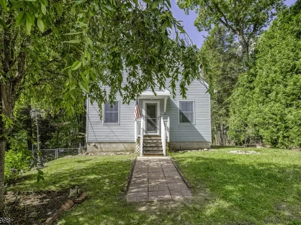 8 Ormond Rd, West Milford Twp., NJ 07421