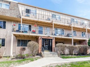 2404 Algonquin Rd APT 13, Rolling Meadows, IL 60008