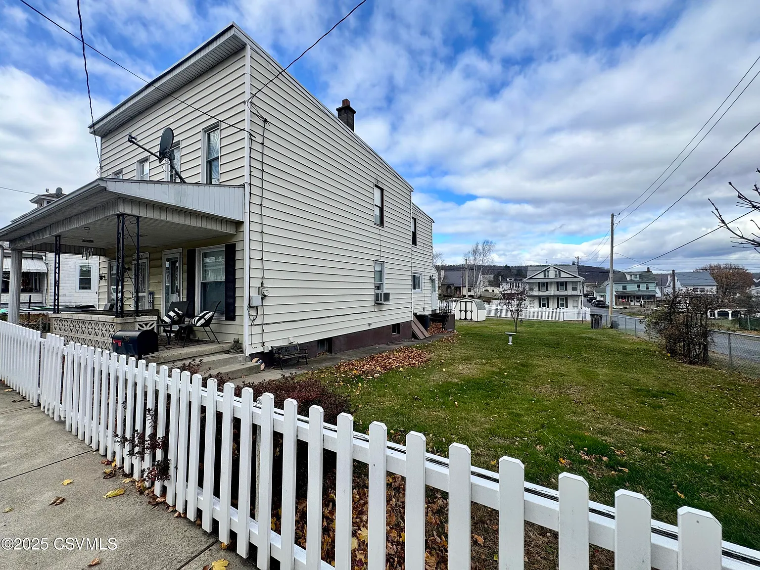 1205 W Fern St photo 1