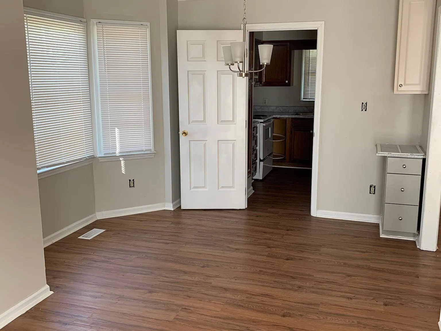 3 bed, 2.5 bath, 1285 sqft, $1,750 — Photo 3
