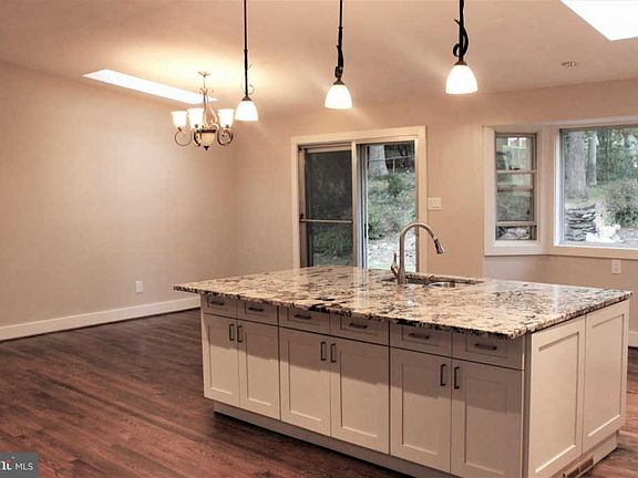 3rd image of 7304 Brookcrest Pl