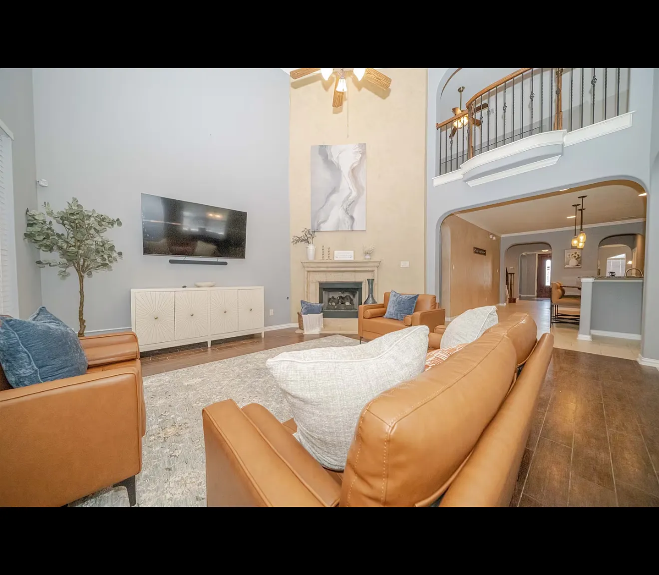 4 bed, 3.5 bath, 3912 sqft, $6,500 — Photo 3