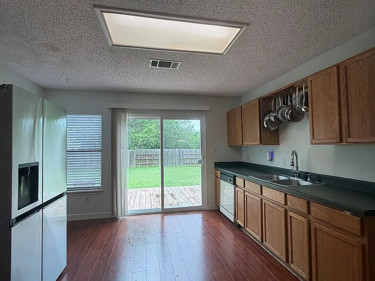 1208 Bradbury Ln — Photo 22