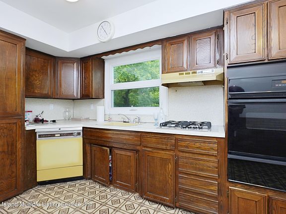 3rd image of 93 Donley Ave