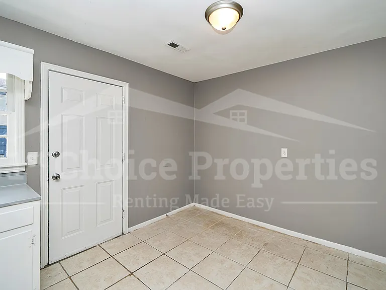 1301 5th Pl NW — Photo 3