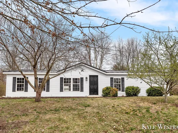 6212 Woods Trail Dr, Delton, MI 49046