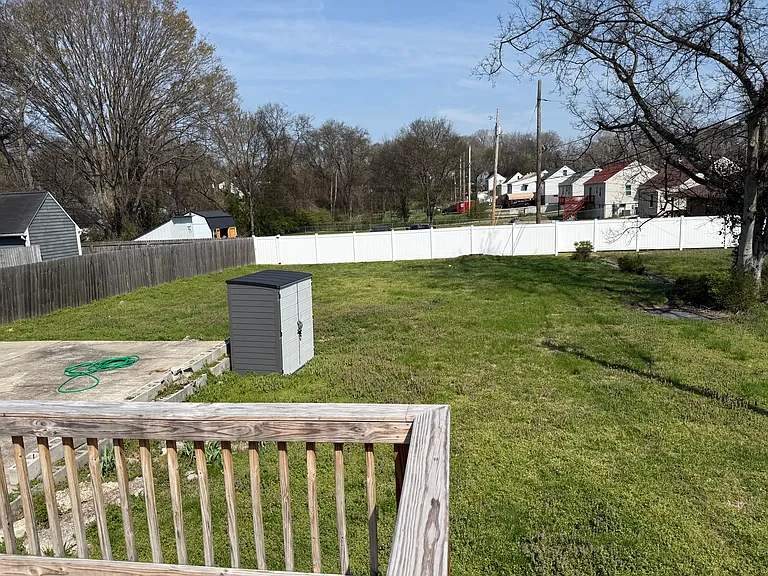 1117 Crossland Ave — Photo 4