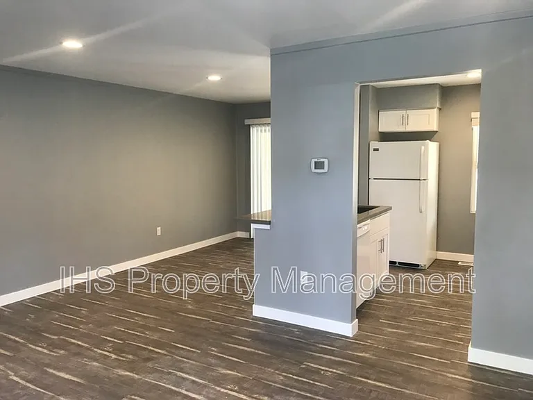 302 Bernard Ave — Photo 5