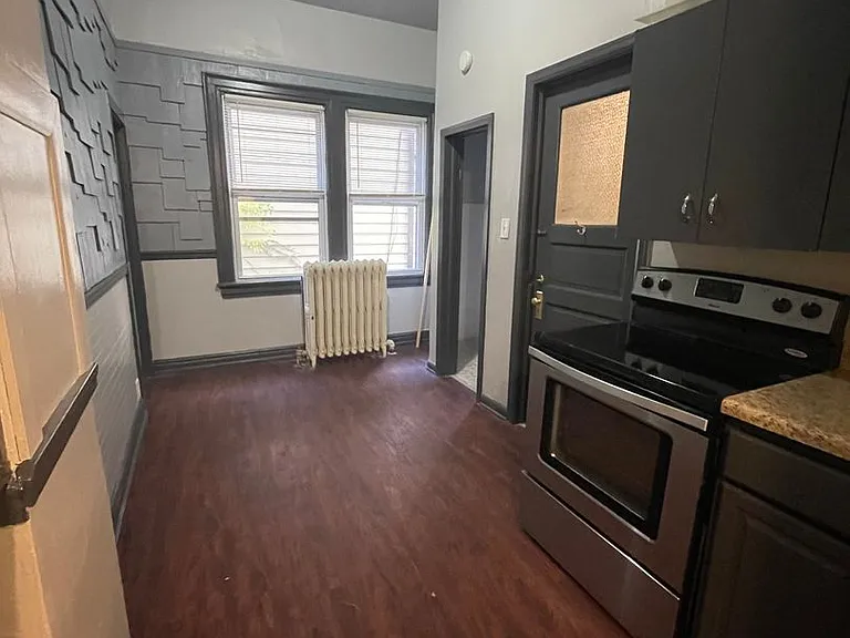 2629 N Maryland Ave — Photo 5