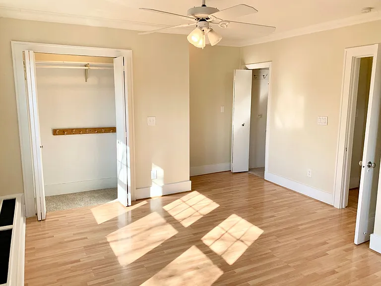 156 N Worth St — Photo 11