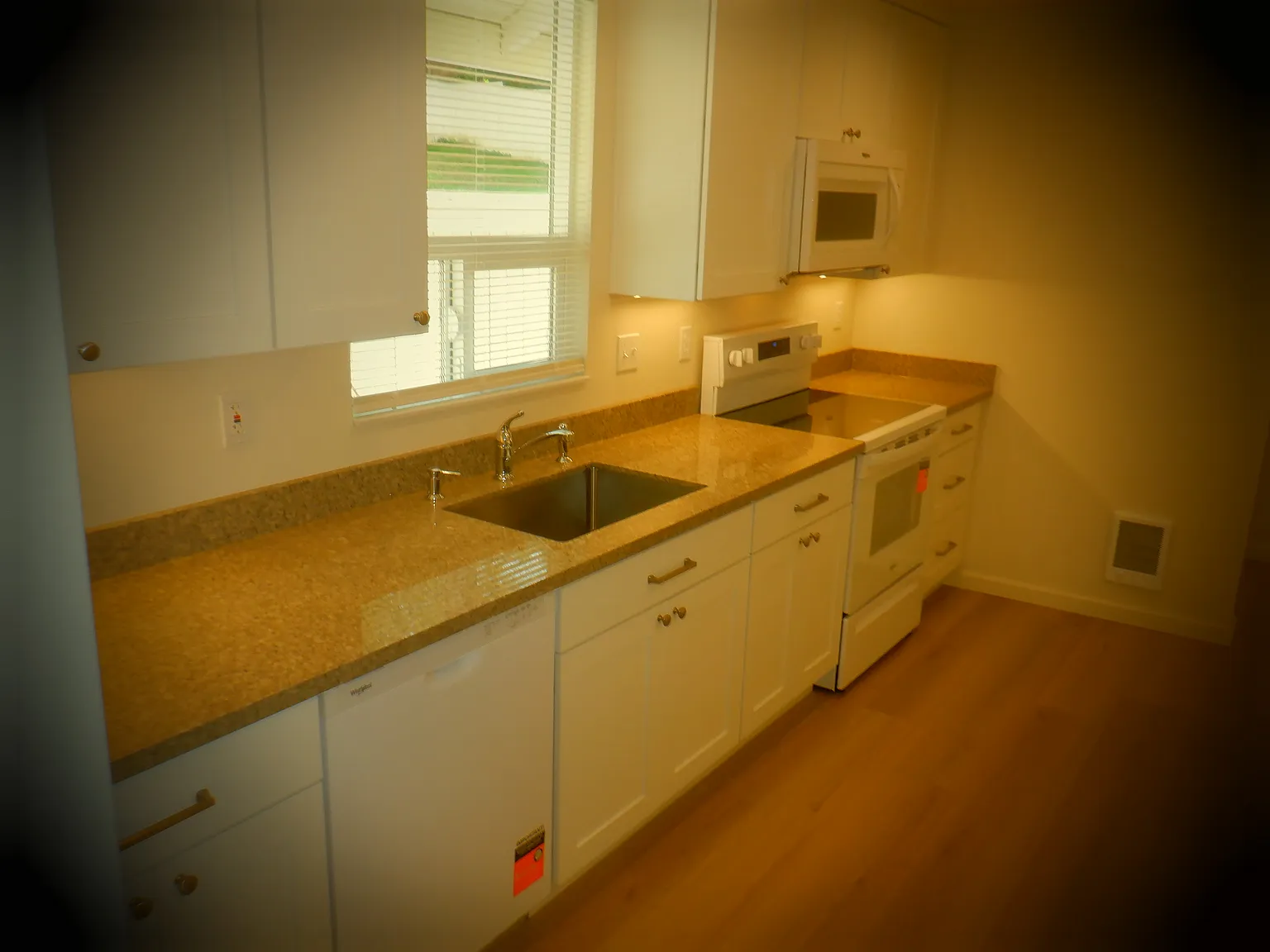 3 bed, 1.5 bath, 1290 sqft, $2,995 — Photo 1