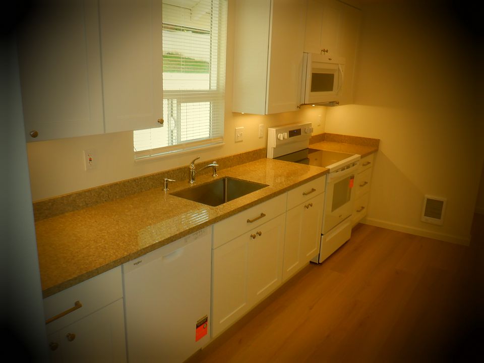 1st image of 1117 N 31st St