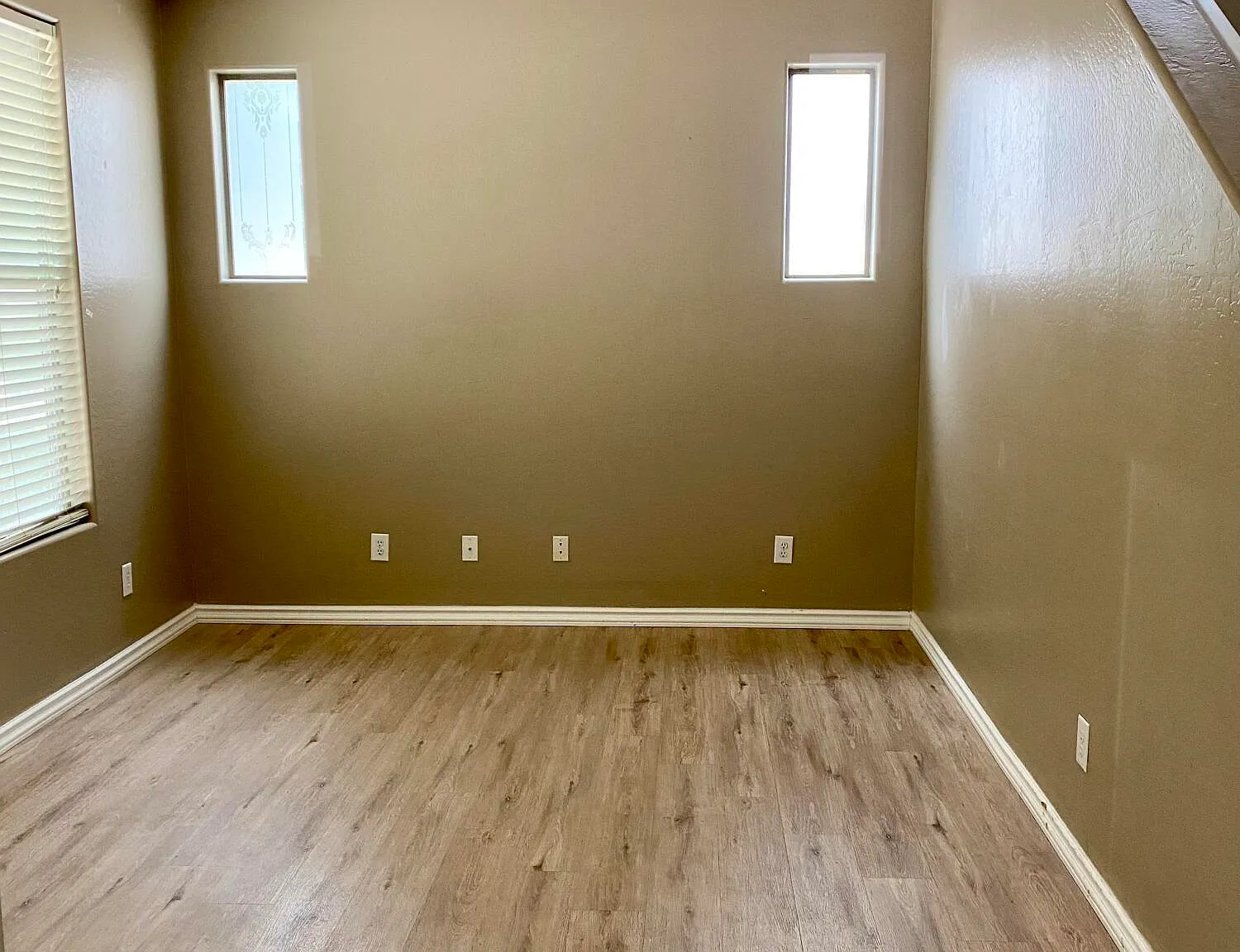 3 bed, 2.5 bath, 1480 sqft, $2,100 — Photo 3