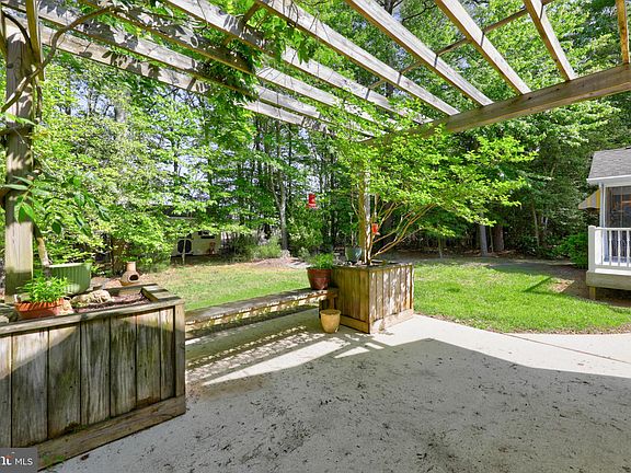 3rd image of 61 Aintree Dr