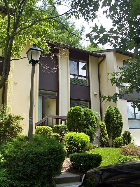 Front yard & two reserved parking spaces