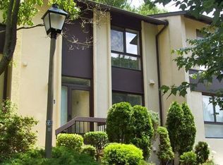 11807 Coopers Ct, Reston, VA 20191