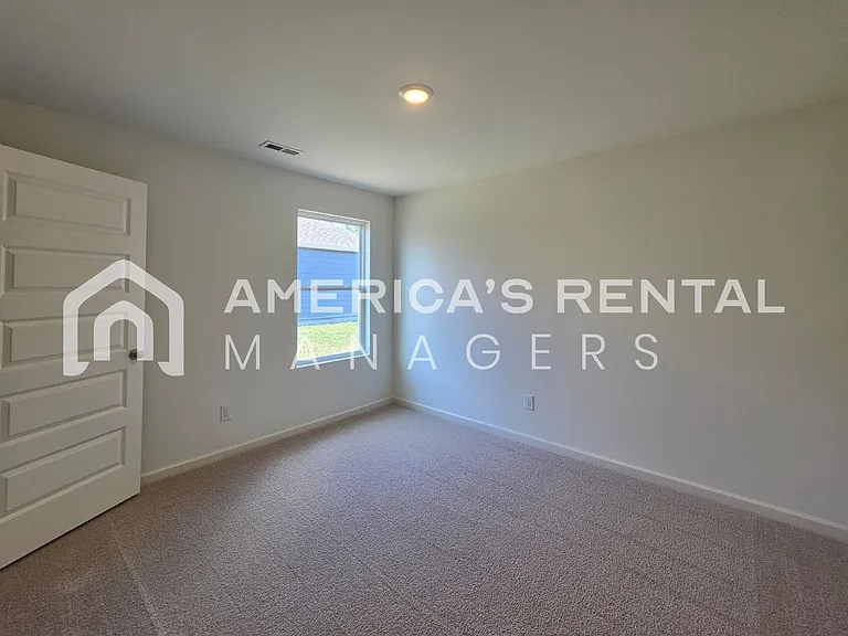 609 Aberdeen Trce — Photo 14