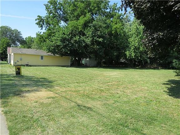 For $10,000 more, buyer can add this buildable lot - make it more than 1/2 acre!