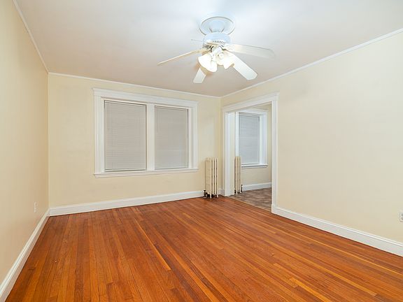 4th image of 32 Greenwood Ave #14