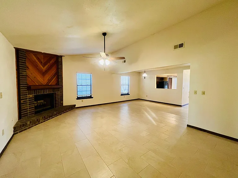 35115 Whispering Oaks Blvd — Photo 7