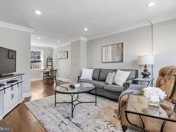 2906 S Buchanan St, Arlington, VA 22206