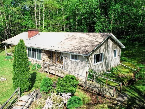587 Hill St, Mapleton Depot, PA 17052