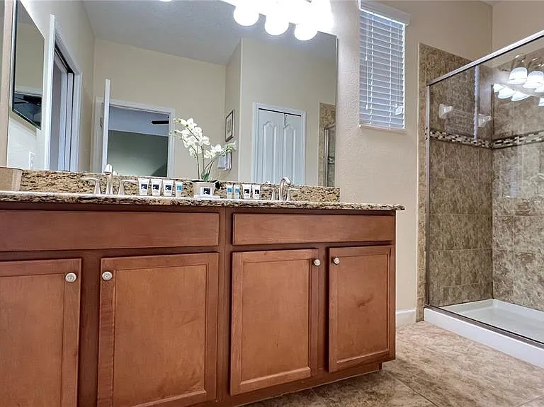 2353 Victoria Dr — Photo 36