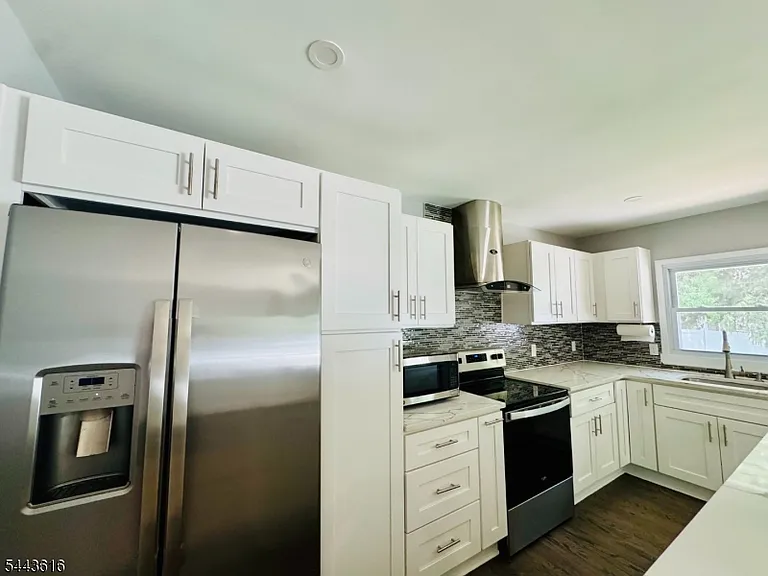 323 Parry Rd — Photo 8
