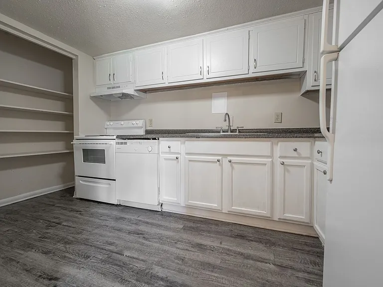 500 Umstead Dr #103-F — Photo 4