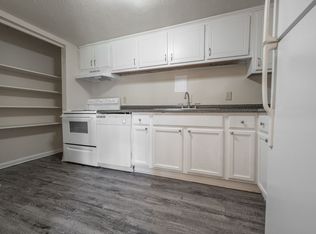 500 Umstead Dr UNIT 103-F, Chapel Hill, NC 27516