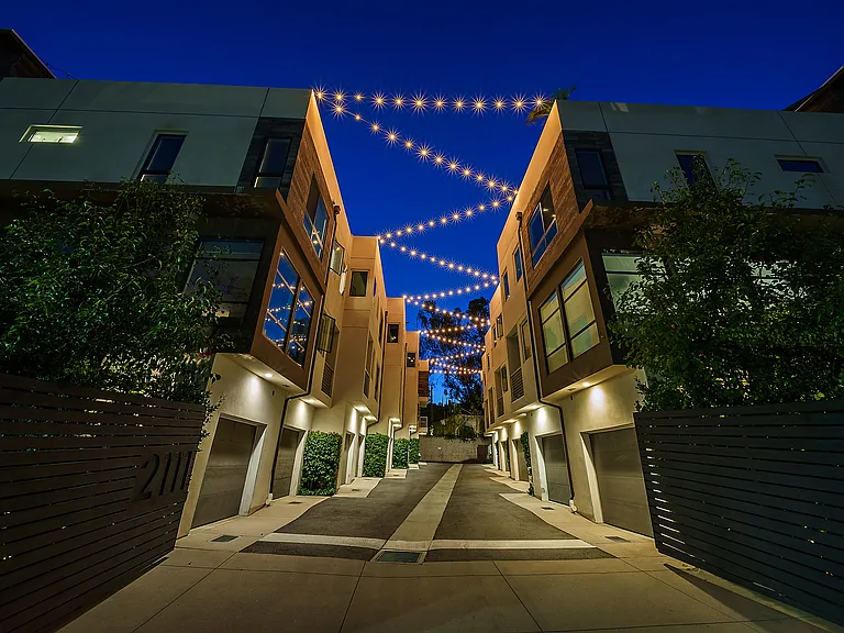 2111 N Cahuenga Blvd #A-1 — Photo 32