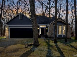 10557 Skeman Rd, Brighton, MI 48114